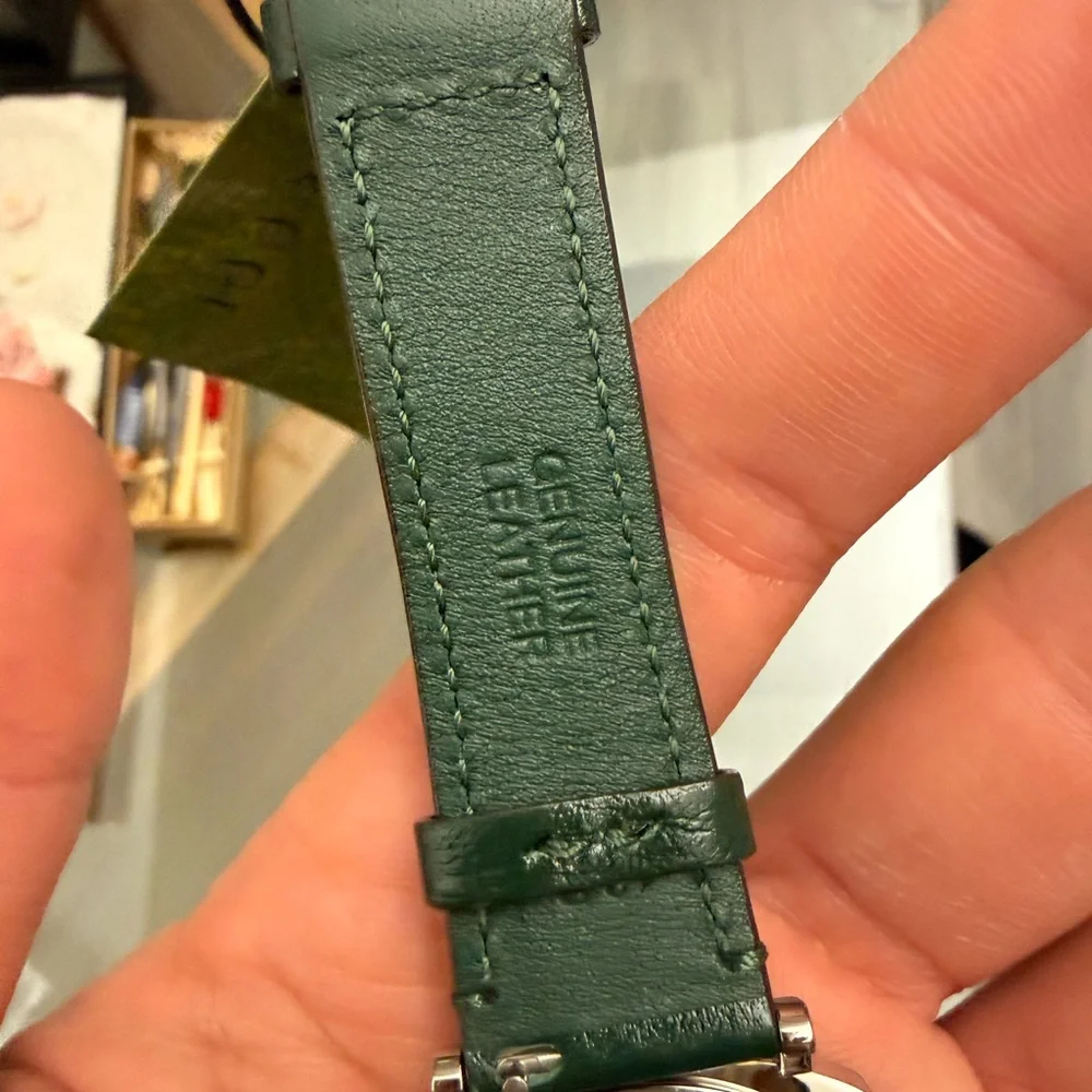 Gucci Grip Stainless Steel Watch with a green leather strap - Picture 9 of 9